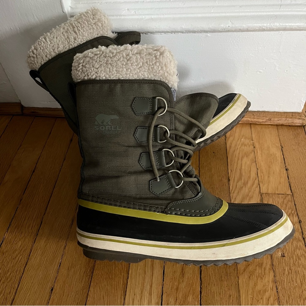 Sorel Carnival Winter Snow Boots in green - 9.5